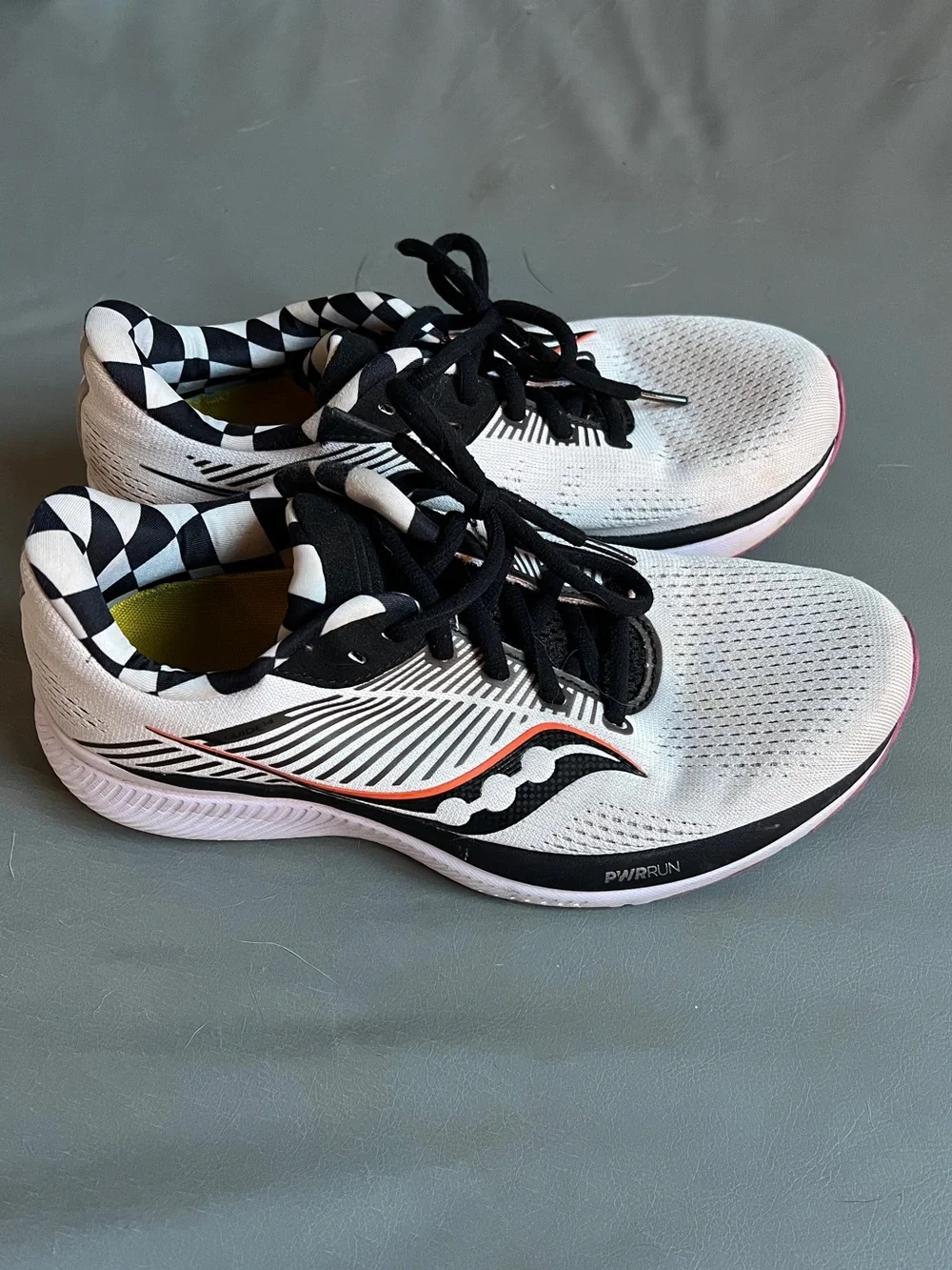 Saucony Guide 14 Women’s Running Shoes Size 8.5 White Black Coral S10654-40